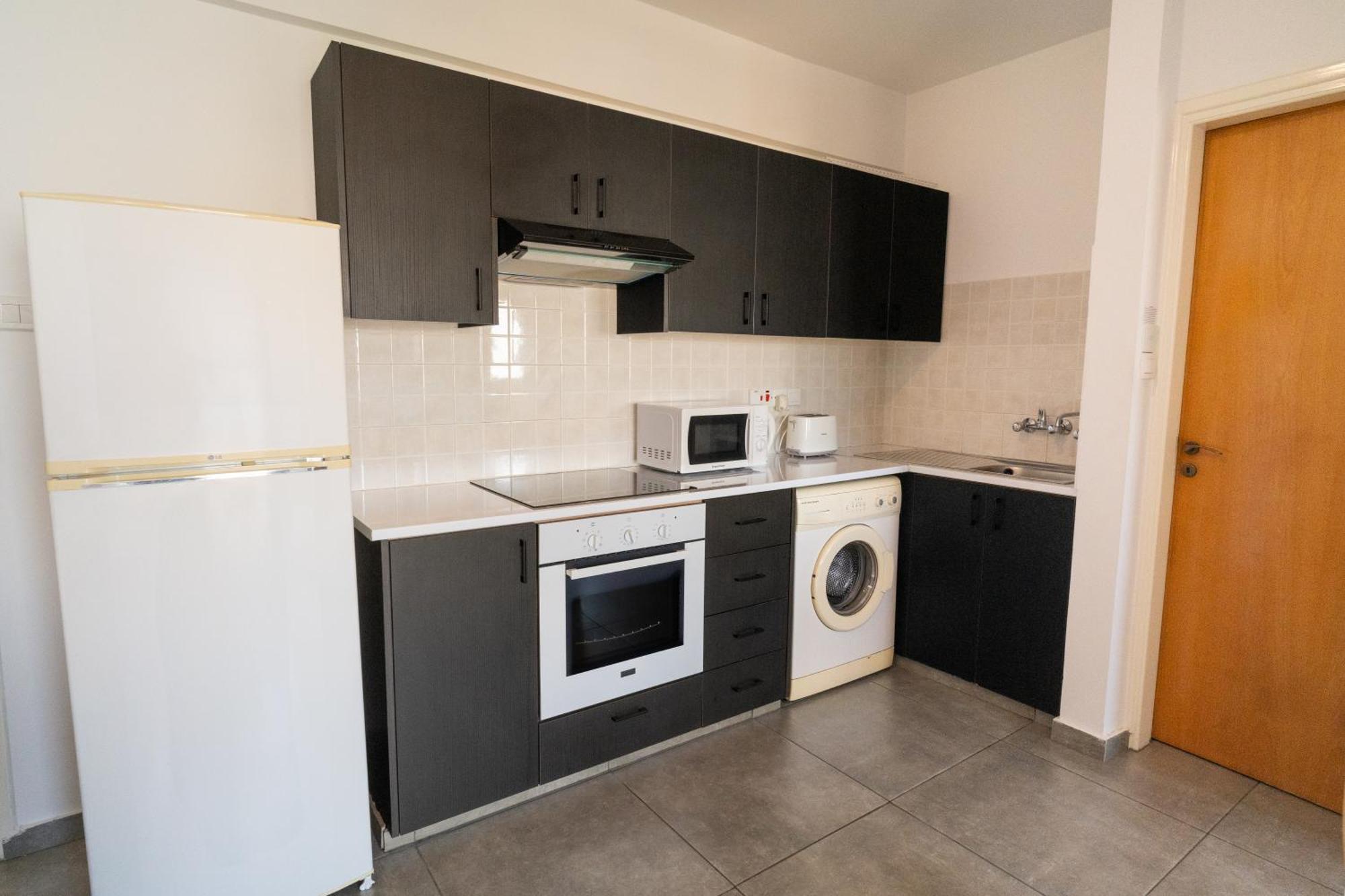 Blu Mackenzie 1 Bdr Flat With Pool Lägenhet Larnaca Exteriör bild
