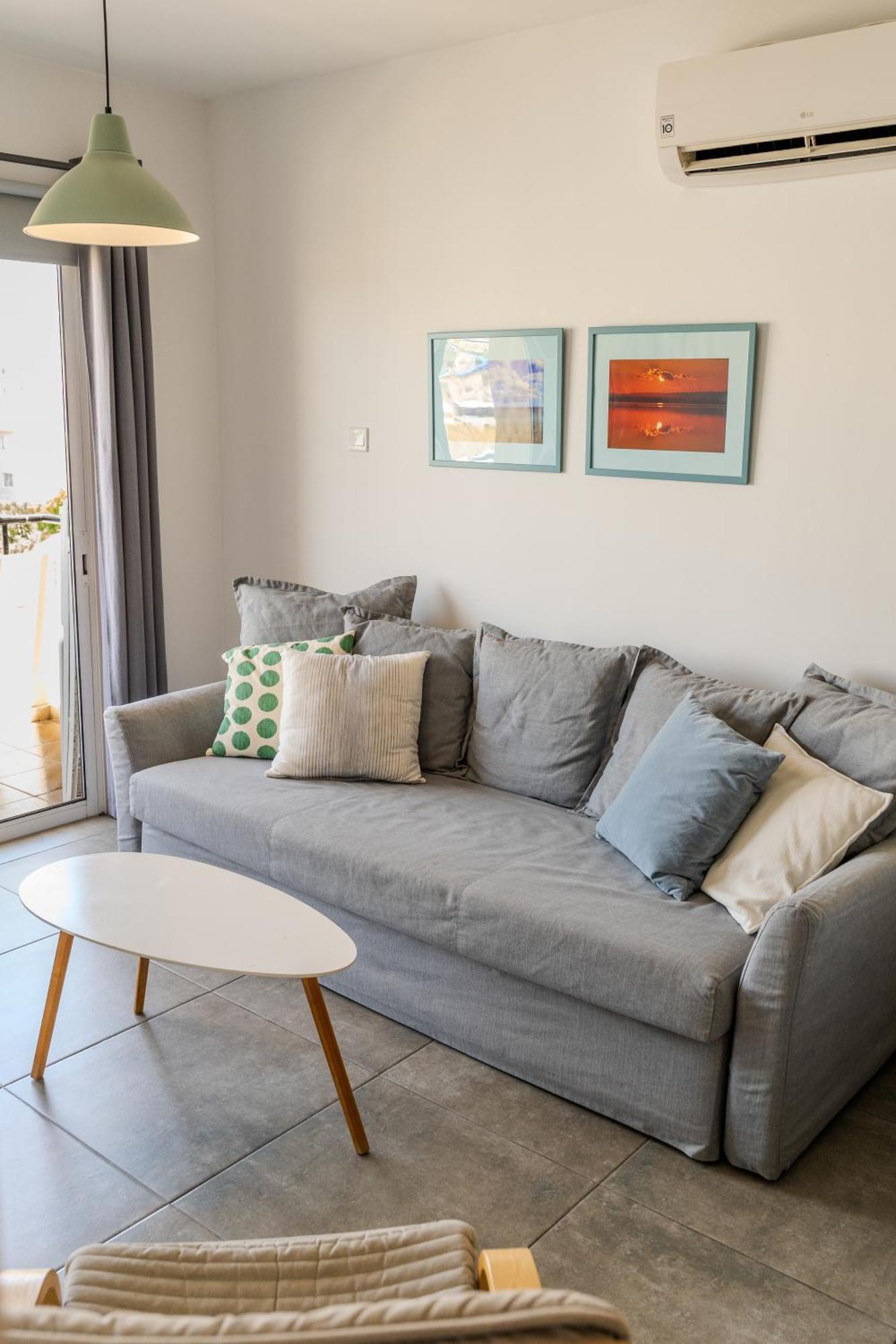 Blu Mackenzie 1 Bdr Flat With Pool Lägenhet Larnaca Exteriör bild